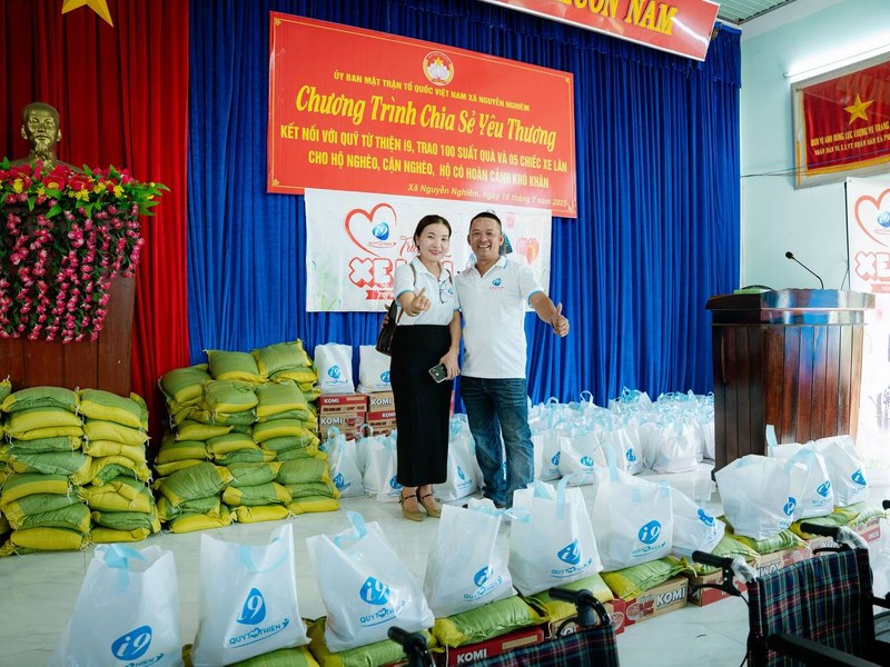 Biểu tượng hỗ trợ: bàn tay giúp đỡ, cộng đồng